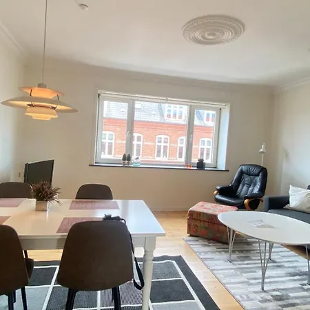 Spangsberggade 24. 2 Tv Apartment *